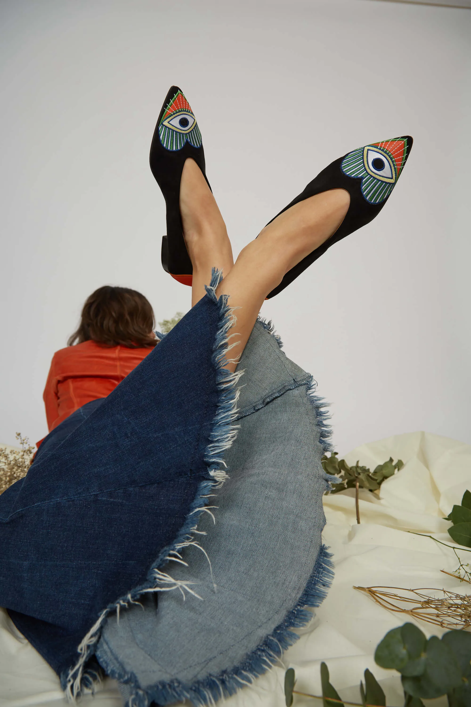 Aperçu Ballerines Brodées en Simili Cuir Vegan Écologique | Noir & Orange