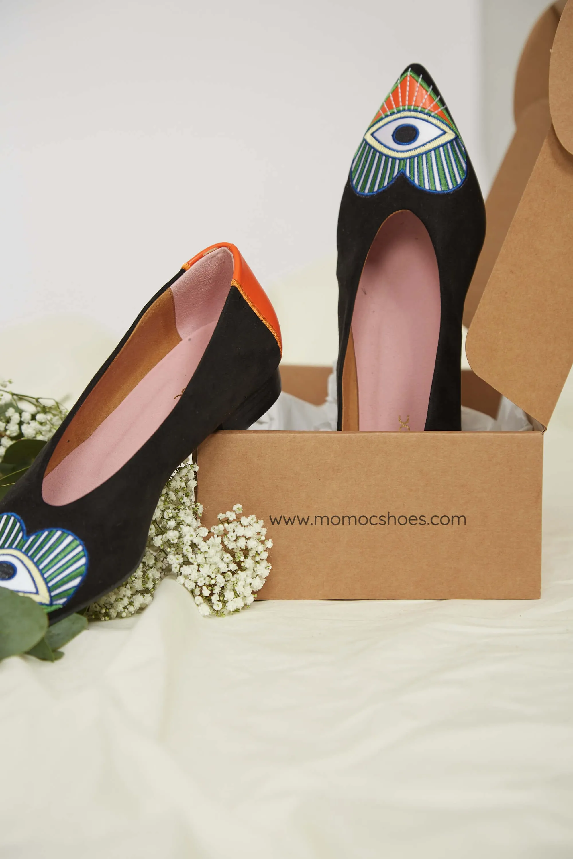 Aperçu Ballerines Brodées en Simili Cuir Vegan Écologique | Noir & Orange