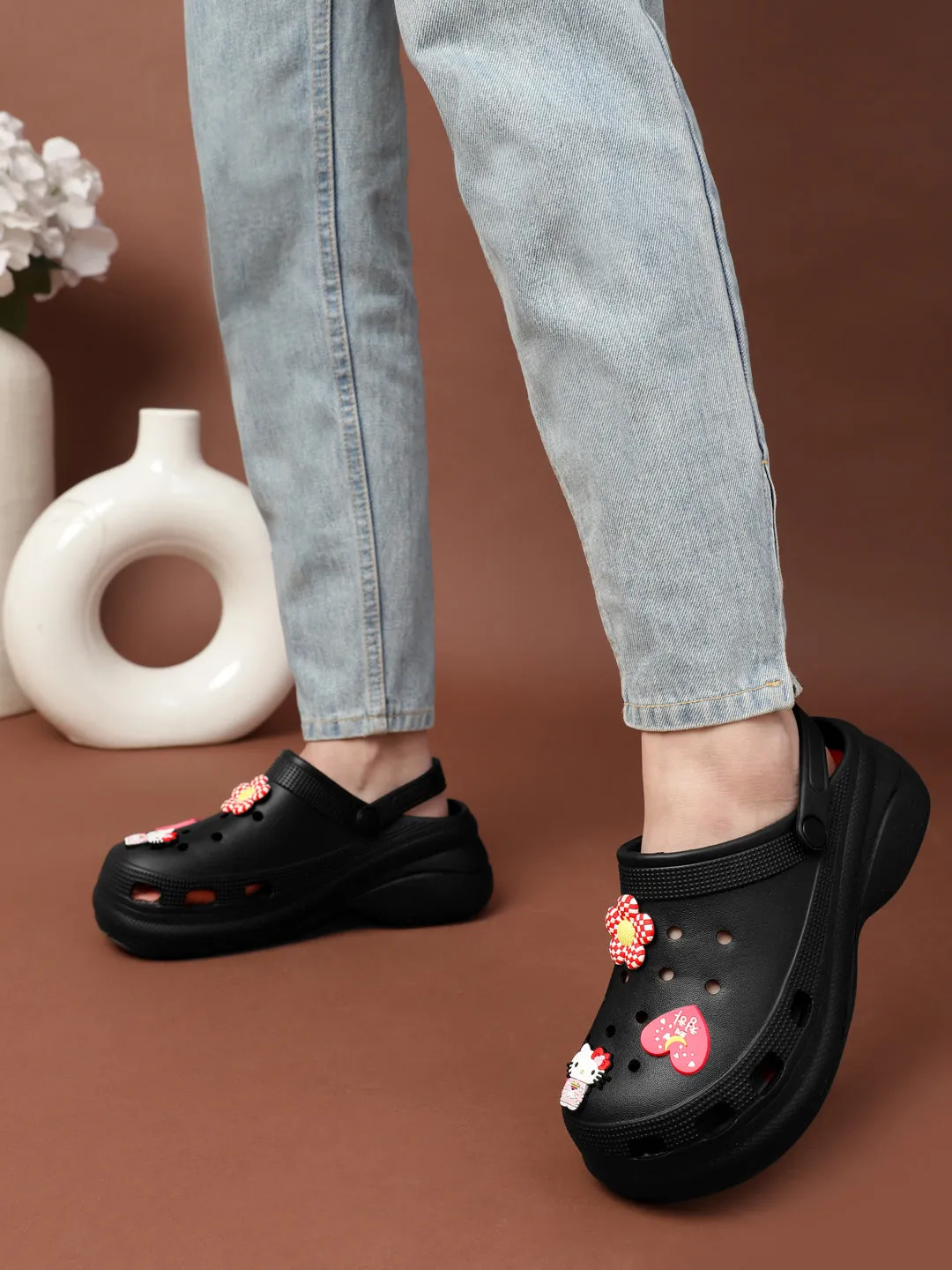 Clogs élégants noirs à enfiler pour femmes (TC-LCLOG5-BLK)