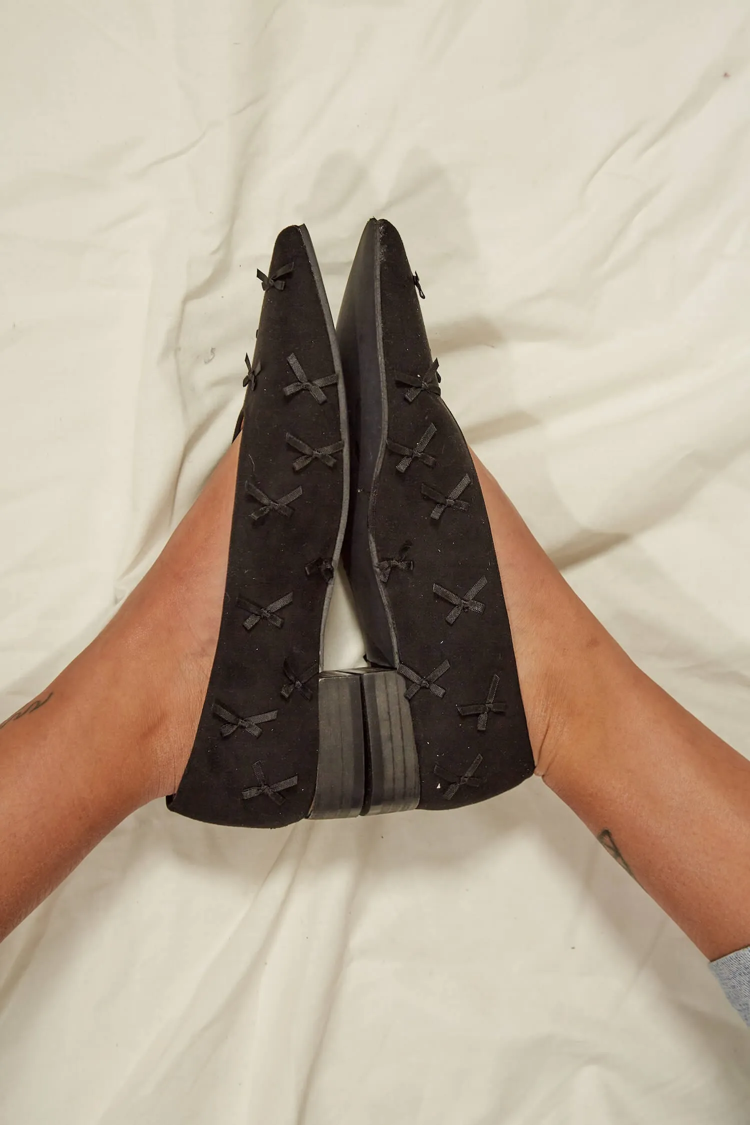 Ballerines véganes en simili daim avec nœud | Noir