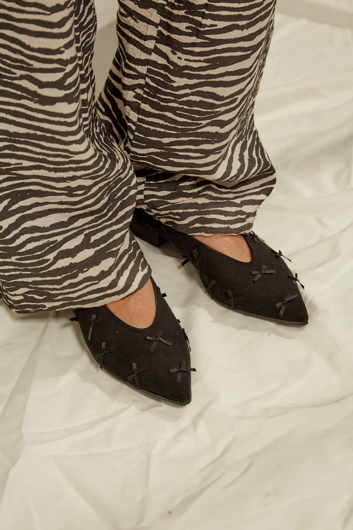 Ballerines véganes en simili daim avec nœud | Noir