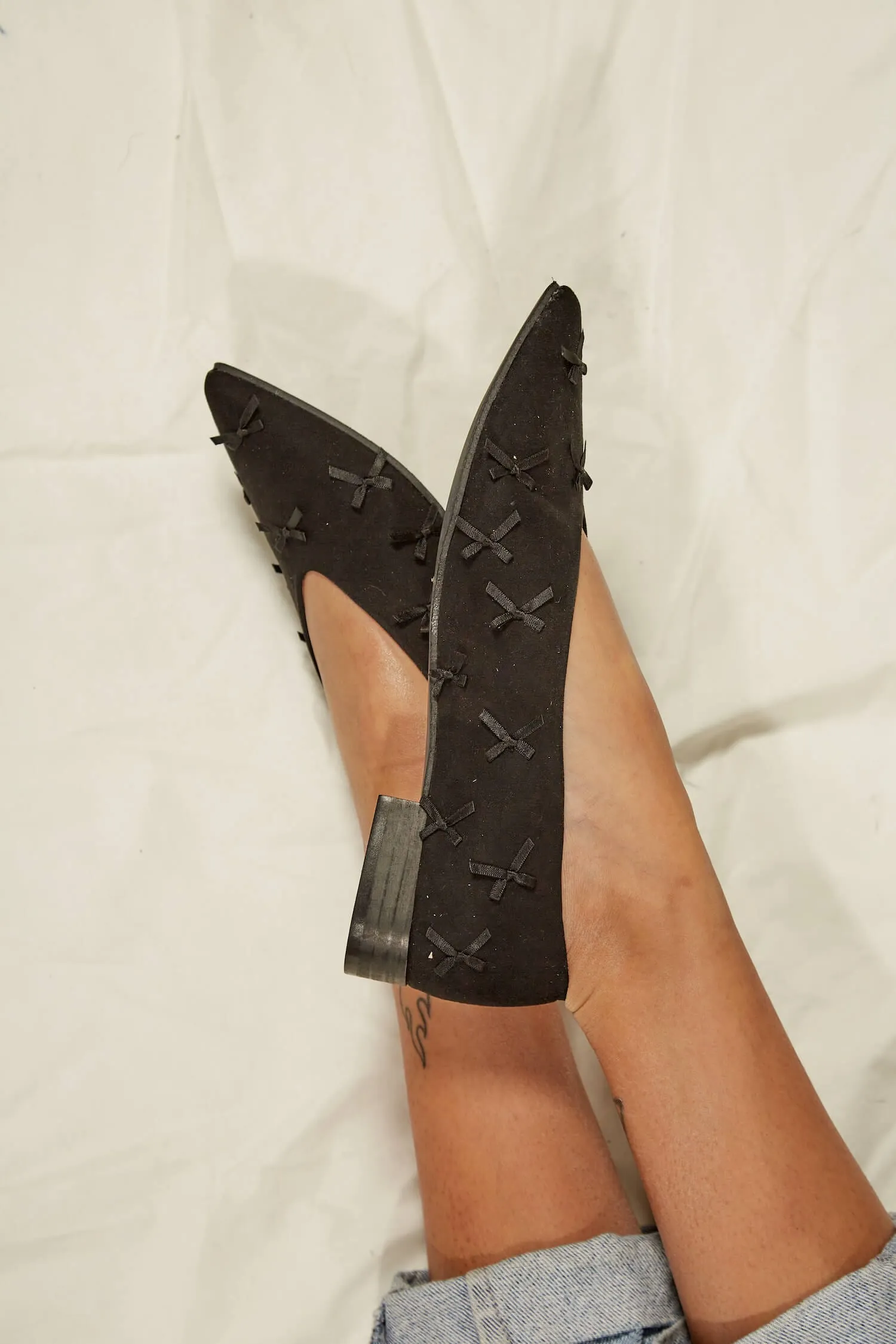 Ballerines véganes en simili daim avec nœud | Noir