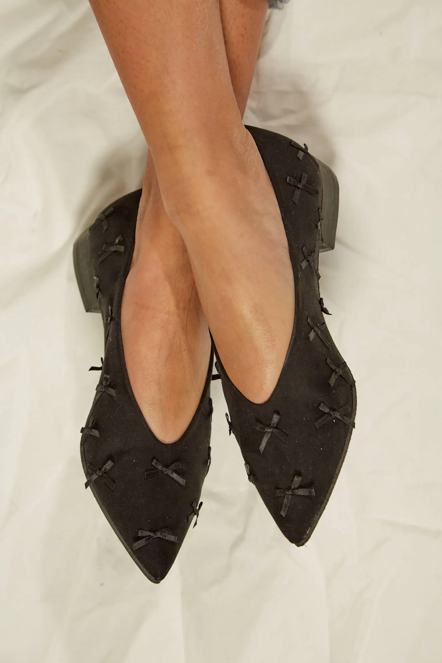 Ballerines véganes en simili daim avec nœud | Noir