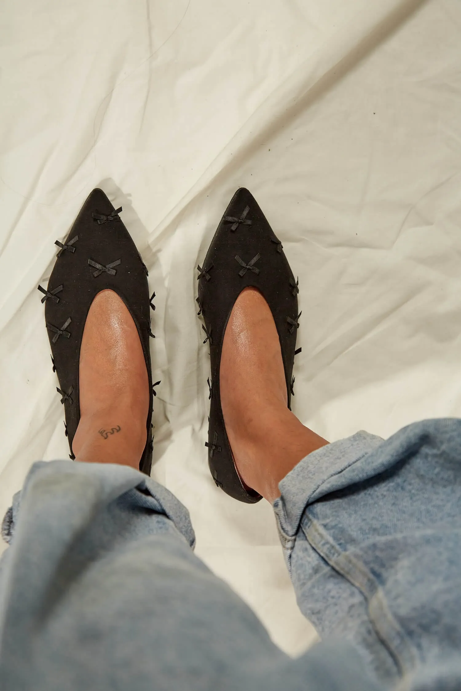 Ballerines véganes en simili daim avec nœud | Noir