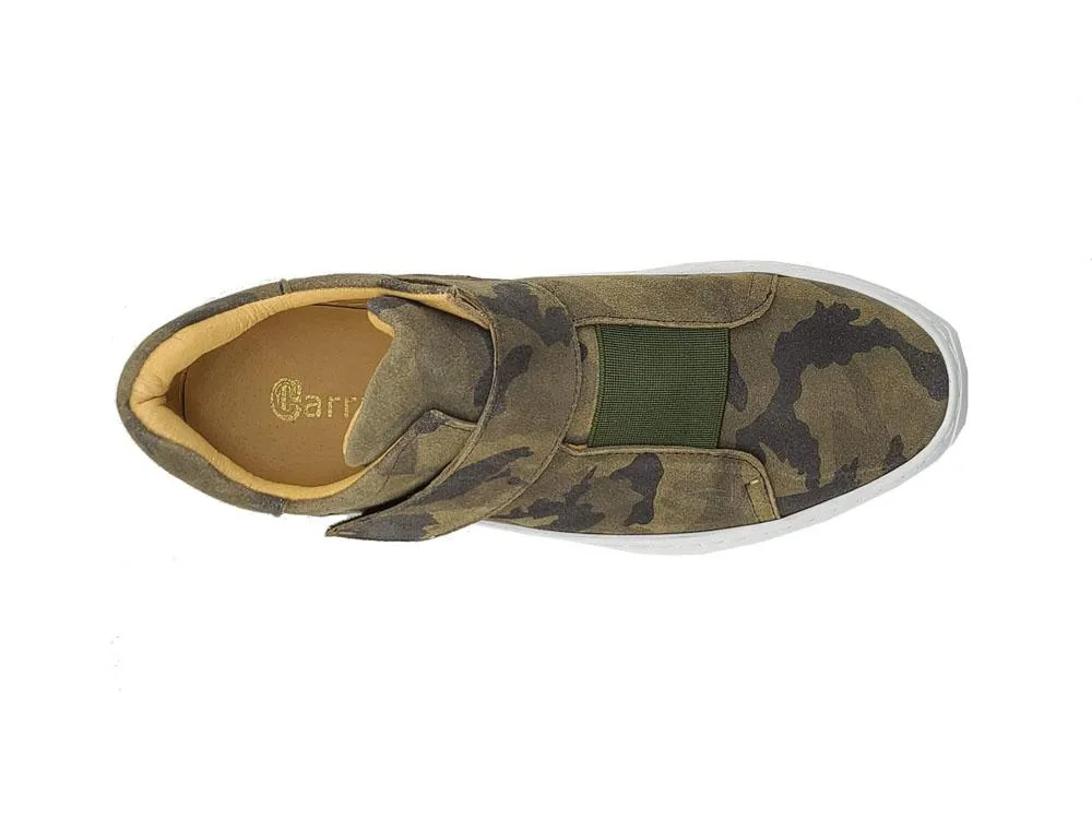 Basket montante en daim à motif camouflage vert