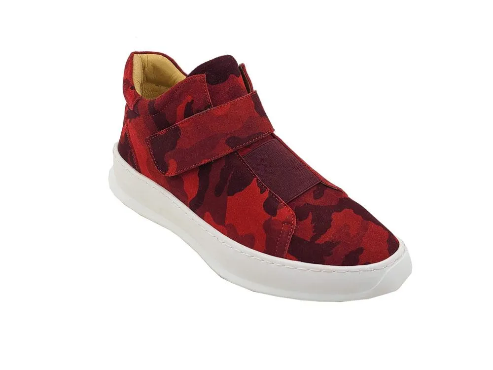 Basket montante en daim à motif camouflage rouge