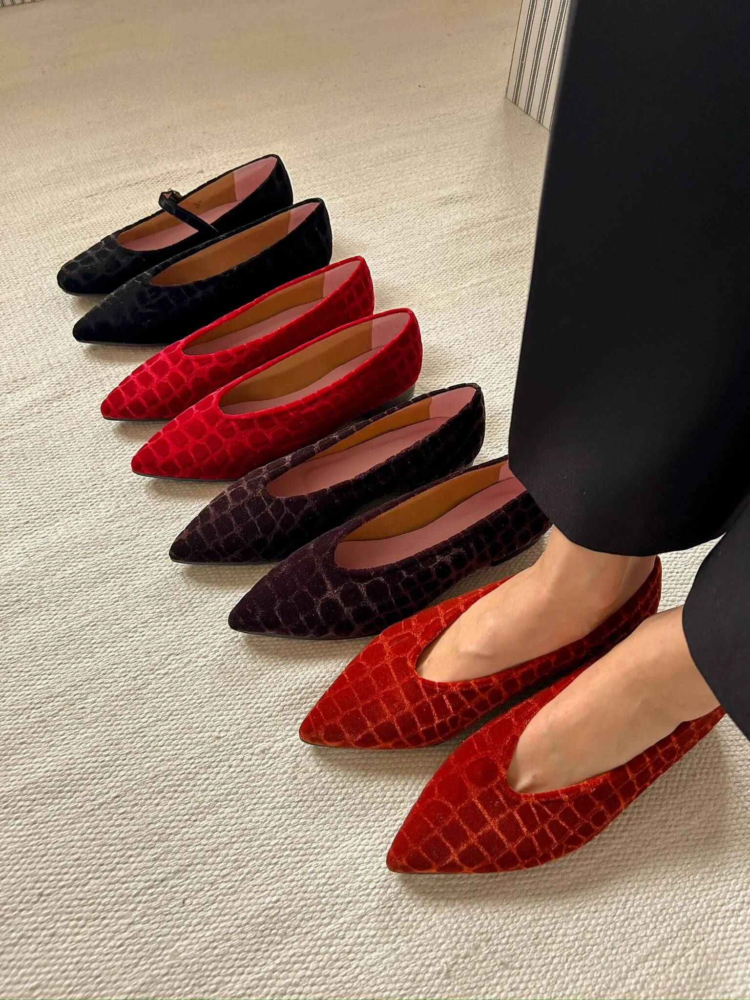 Coco V.2 Ballerines Pointues Végan Velours | Lave