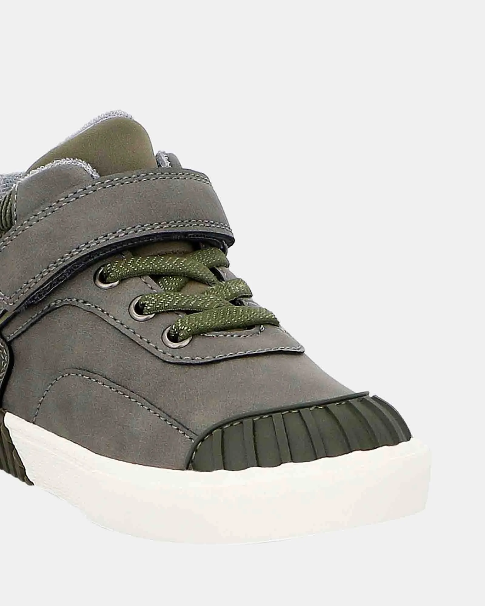 Conor Gris/Kaki