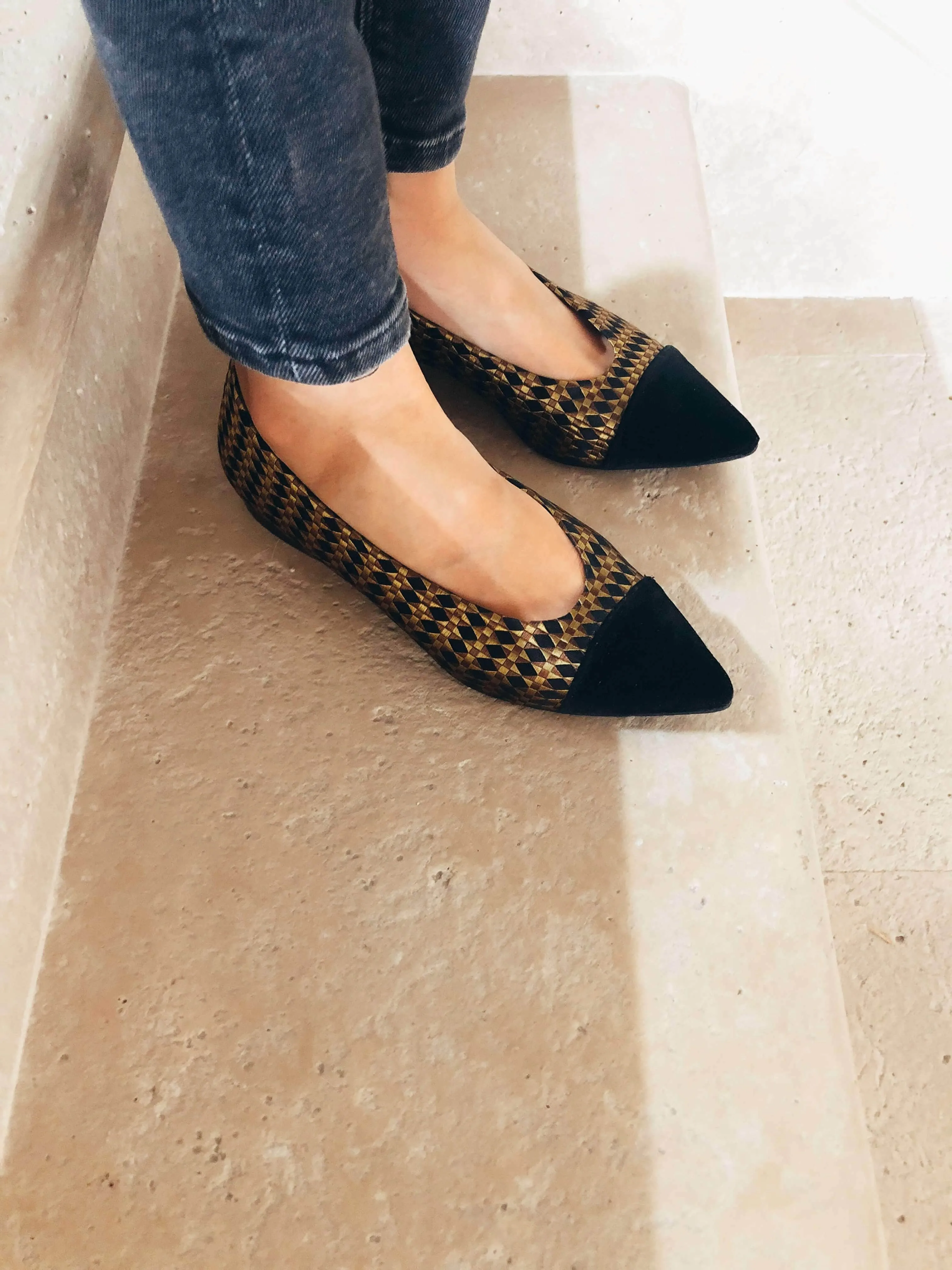 Ballerines Goldy Vegan en Similicuir Écologique | Noir & Or