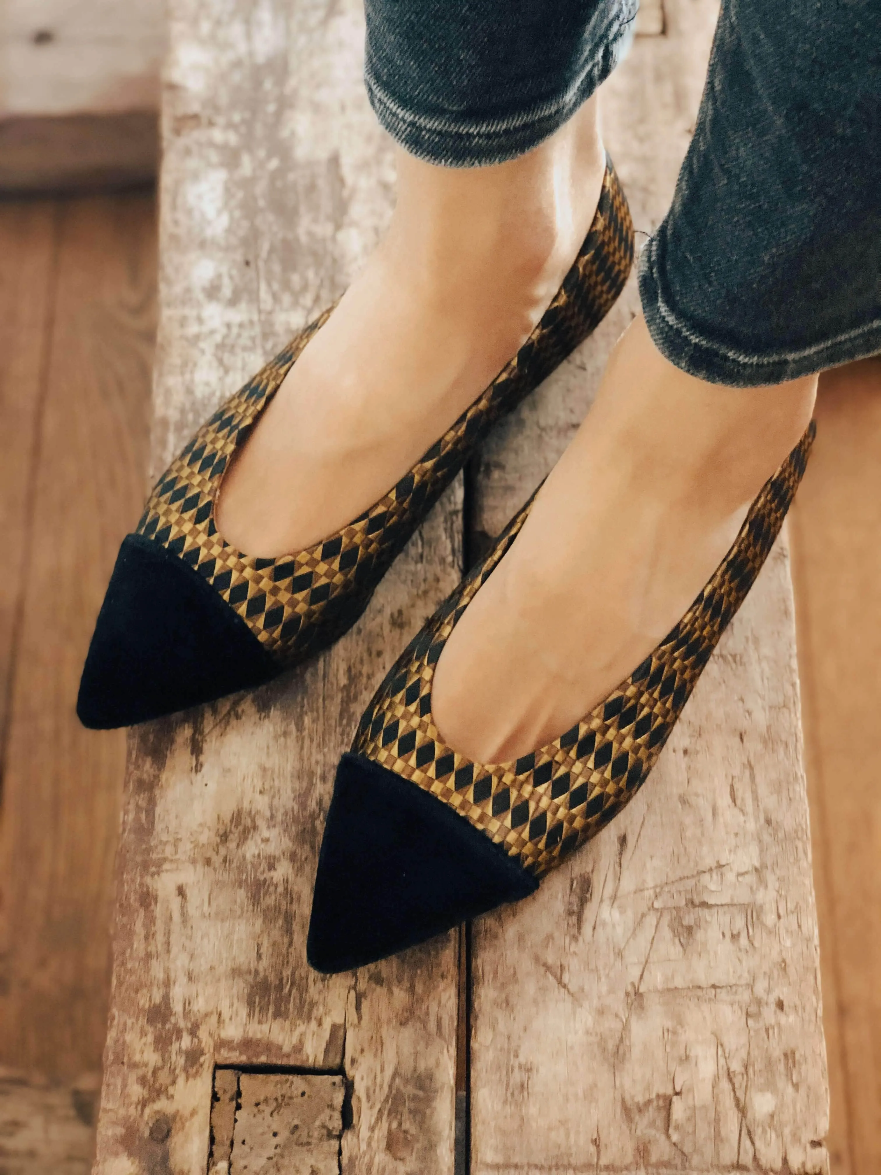 Ballerines Goldy Vegan en Similicuir Écologique | Noir & Or