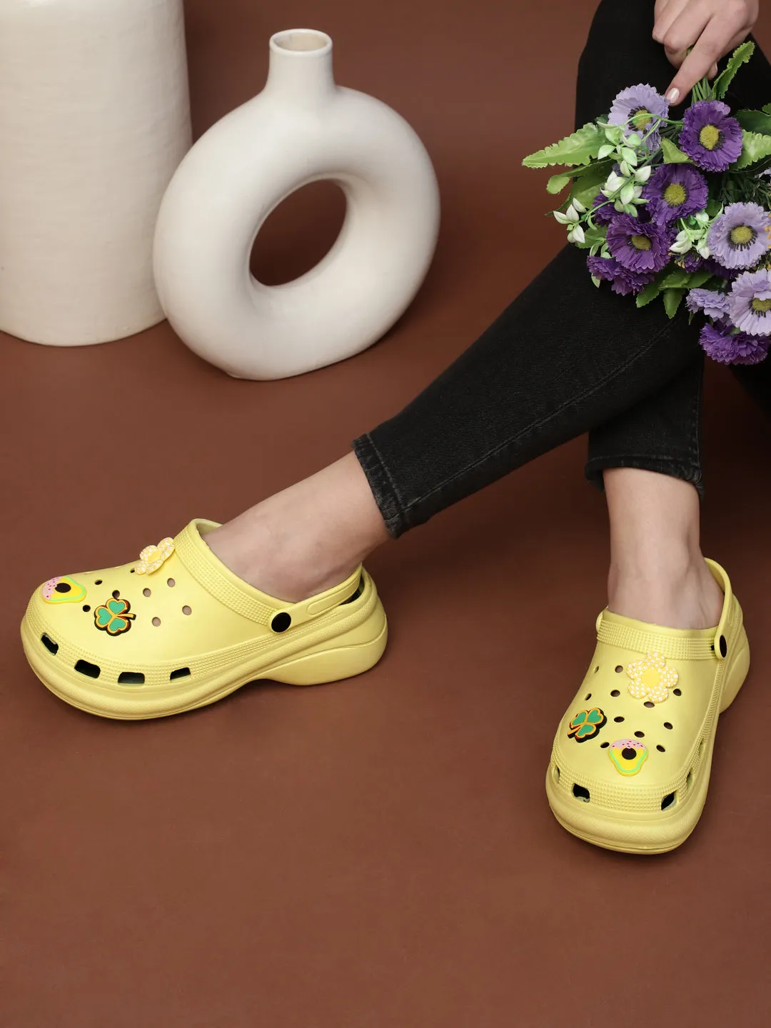 Clogs élégants à enfiler jaune citron pour femmes (TC-LCLOG5-LIME)