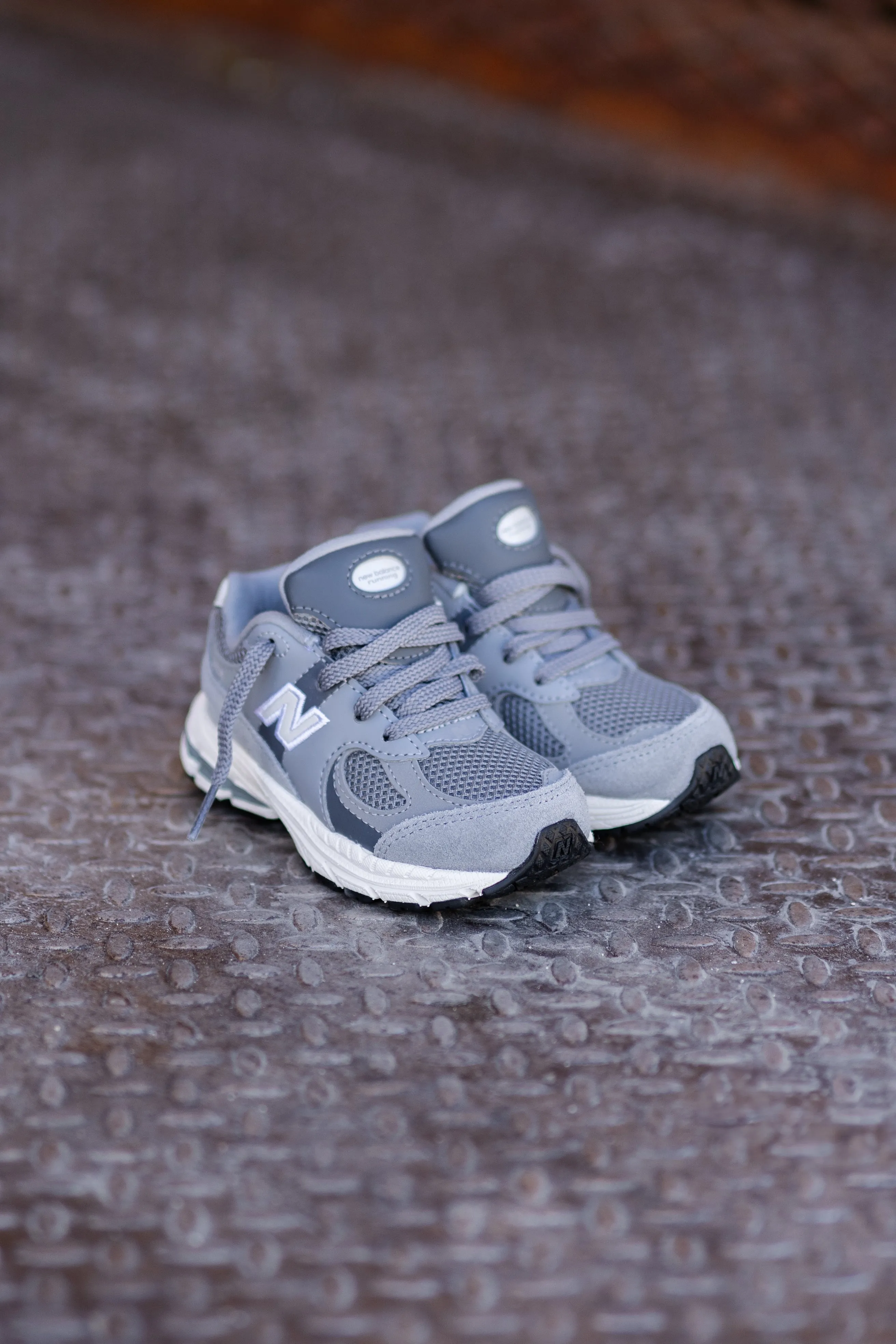 New Balance 2002R pour tout-petits (Gris acier) - IC2002ST