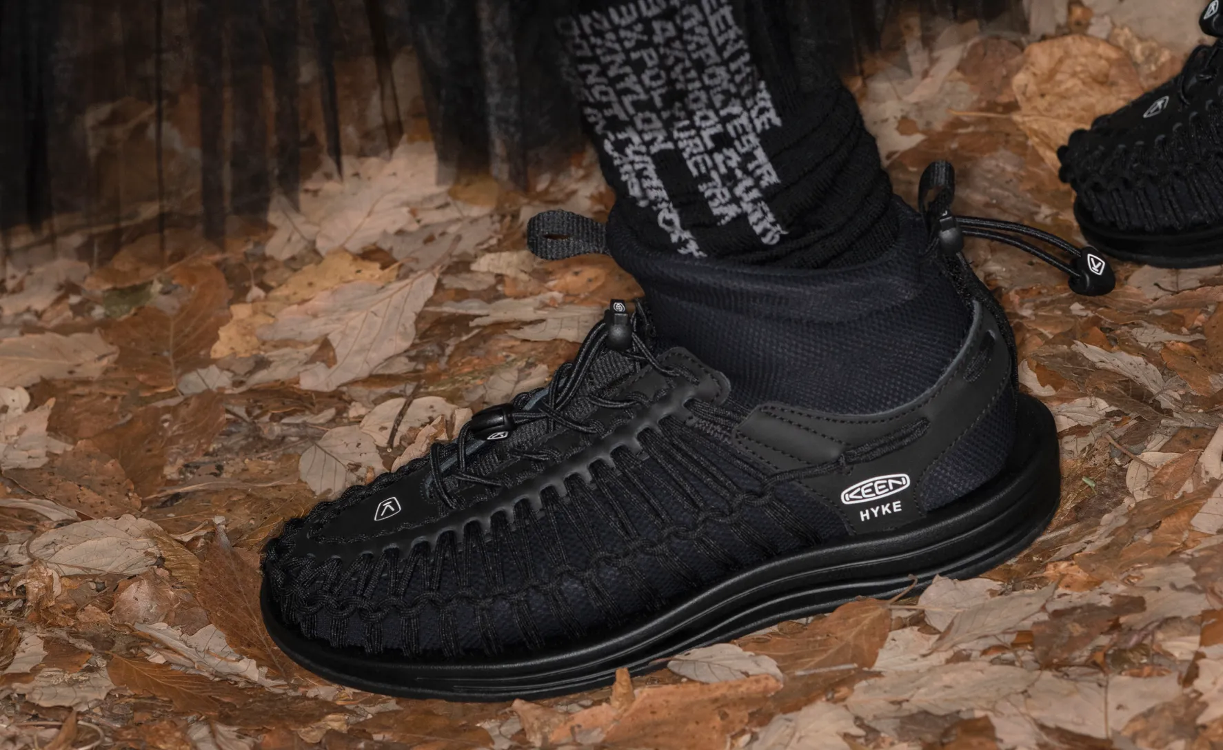 UNEEK High Top pour Femme x HYKE  |  HYKE Noir